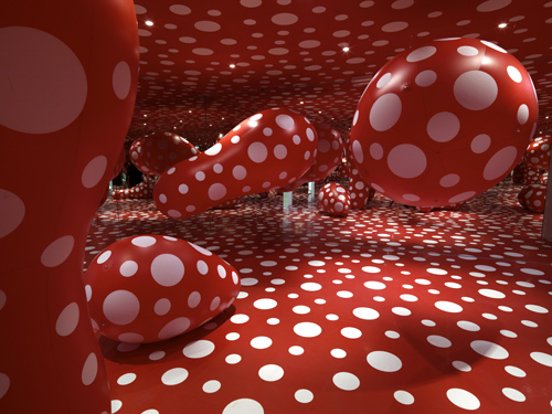 Dots Obsessions. Infinity Mirrored Room, 1998