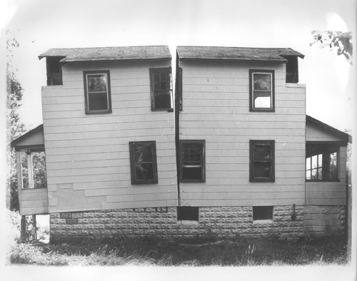 Gordon Matta-Clark, Splitting