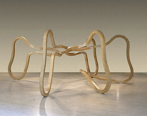 Listening to reason, R Deacon, bois laminé, 226x609x579 cm, 1986
