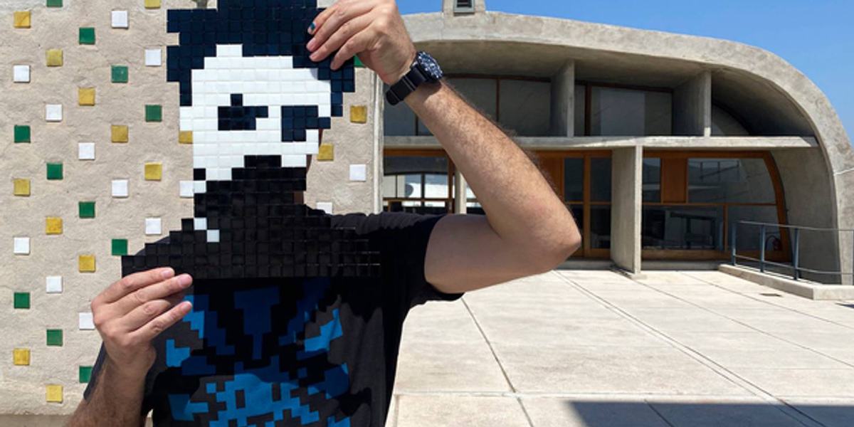 Mais qui décolle les mosaïques d’Invader ?